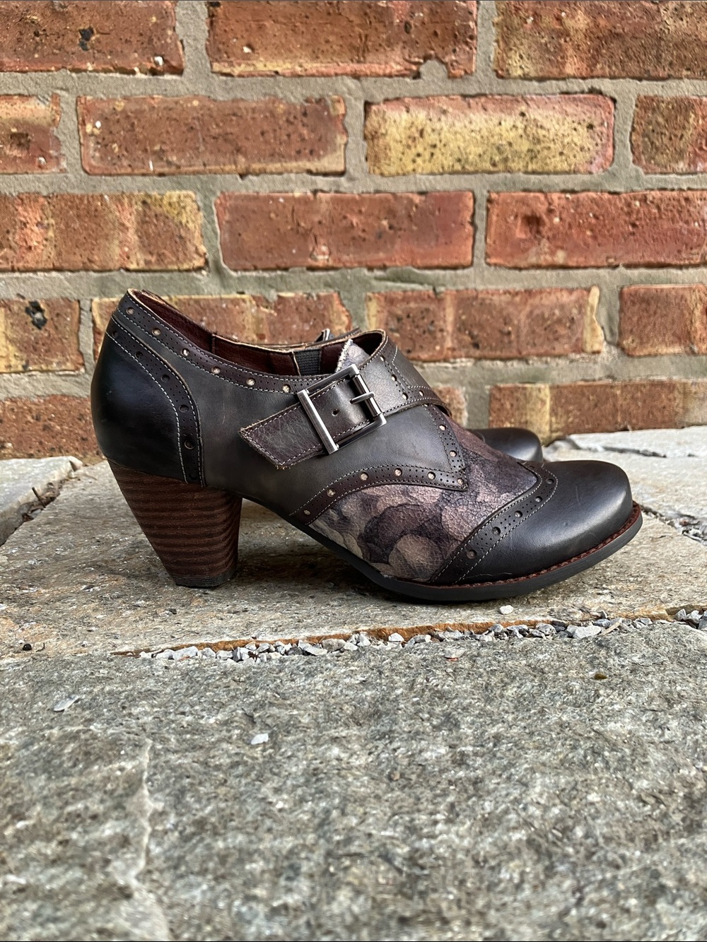 L'Artiste by Spring Step "Therise" brown leather booties